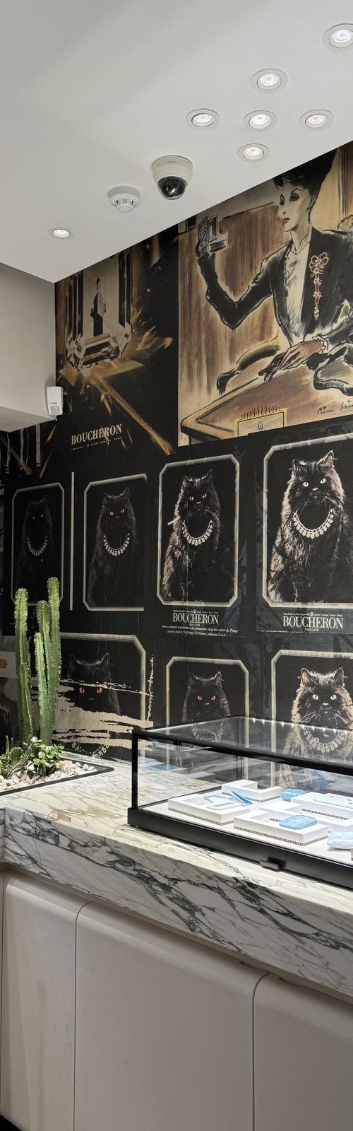 Boutique Boucheron — finitions autour du comptoir — Papier peint à Monaco