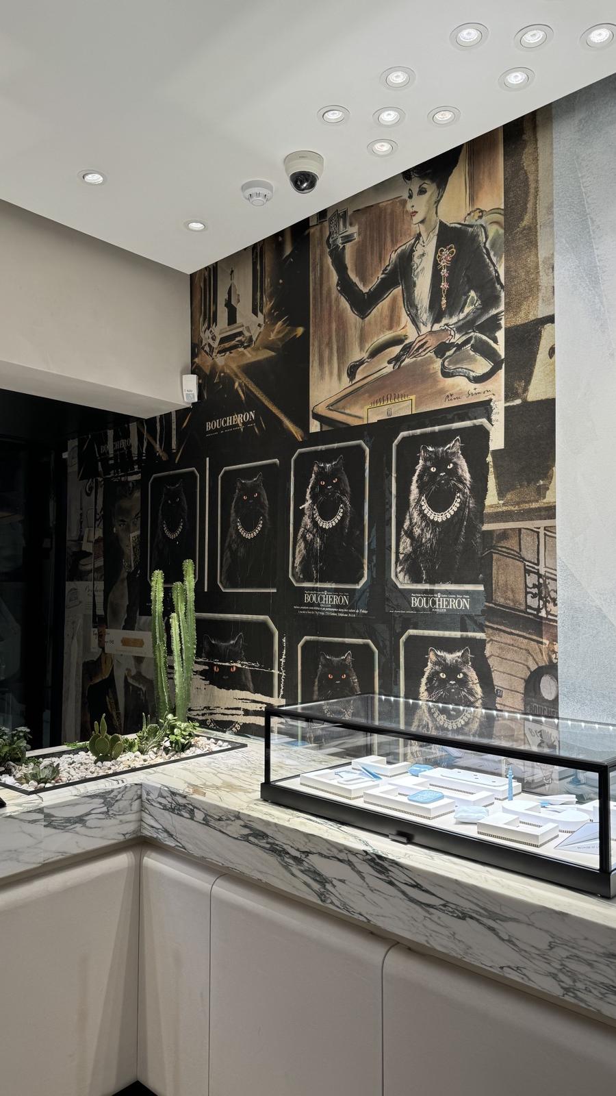 Boutique Boucheron — finitions autour du comptoir